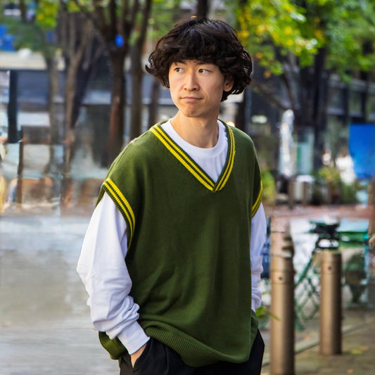 フォレストグリーン クリームライン入りユニセックスノースリーブセーター